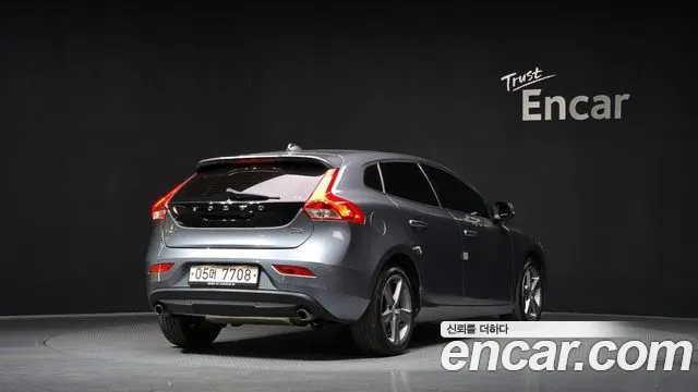 Volvo V40 2018 — фото 2