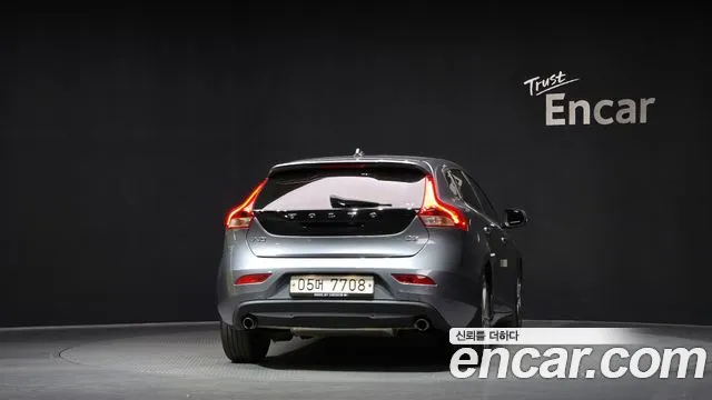 Volvo V40 2018 — фото 4