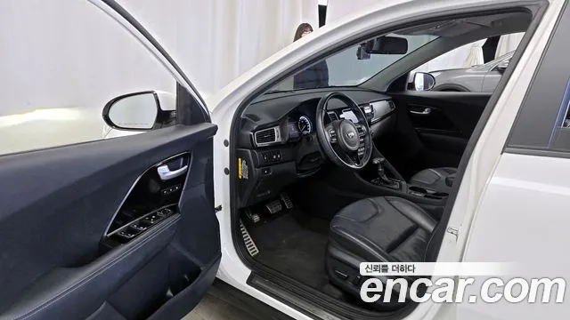 Kia Niro 2018 — фото 10