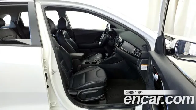 Kia Niro 2018 — фото 11