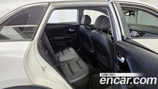 Kia Niro 2018 — фото 12