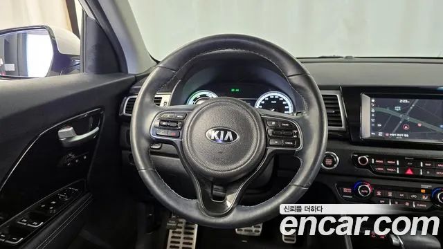 Kia Niro 2018 — фото 13