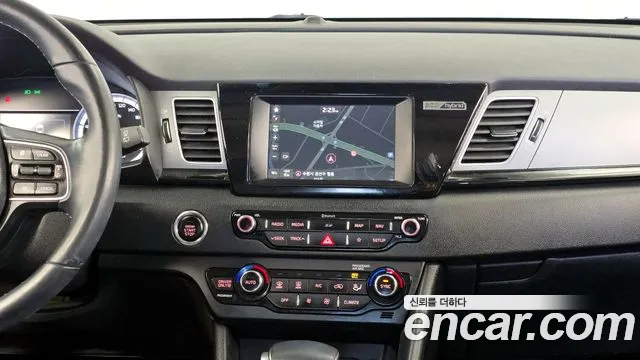 Kia Niro 2018 — фото 14