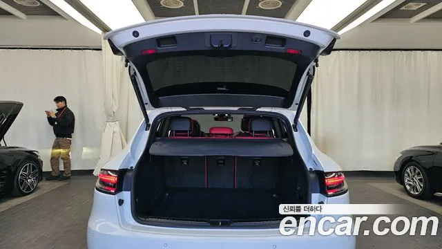Porsche Macan 2021 — фото 20