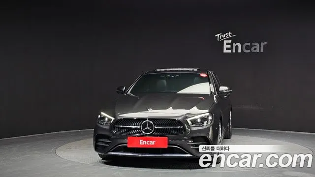 Mercedes-Benz E-Class 2022 — фото 3