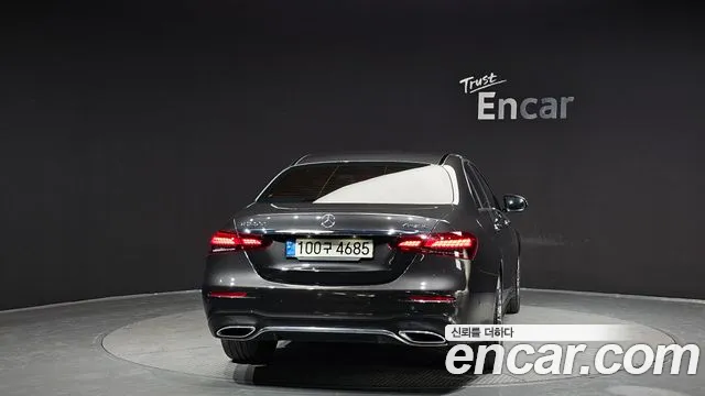 Mercedes-Benz E-Class 2022 — фото 4