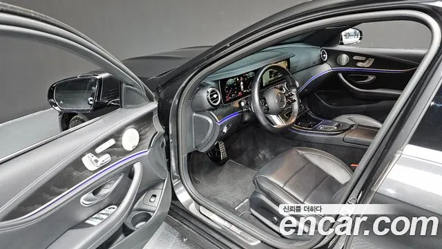 Mercedes-Benz E-Class 2022 — фото 10