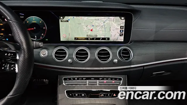 Mercedes-Benz E-Class 2022 — фото 15