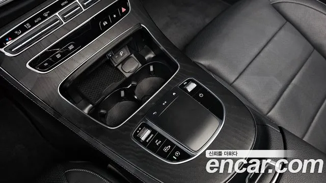 Mercedes-Benz E-Class 2022 — фото 18