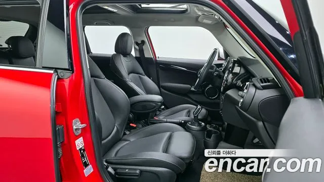 Mini Cooper 2020 — фото 10