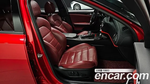 Kia Stinger 2018 — фото 10