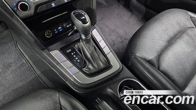 Hyundai AVANTE 2018 — фото 9