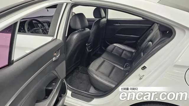 Hyundai AVANTE 2018 — фото 12