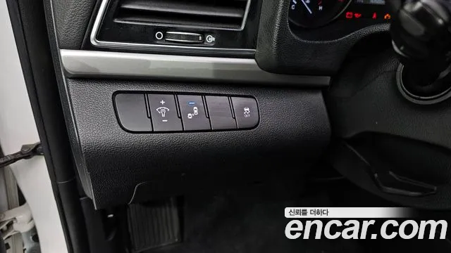 Hyundai AVANTE 2018 — фото 14