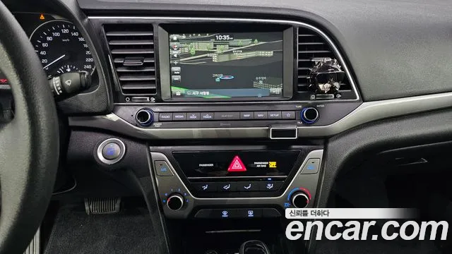 Hyundai AVANTE 2018 — фото 15