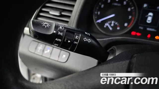 Hyundai AVANTE 2018 — фото 18
