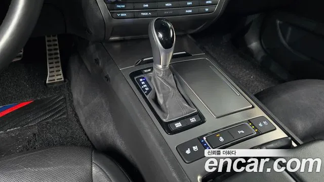 Hyundai Genesis 2016 — фото 9