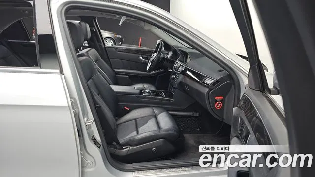 Mercedes-Benz E-Class 2013 — фото 12