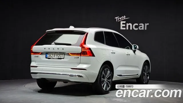Volvo XC60 2022 — фото 2