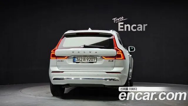 Volvo XC60 2022 — фото 4