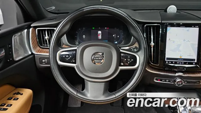 Volvo XC60 2022 — фото 13