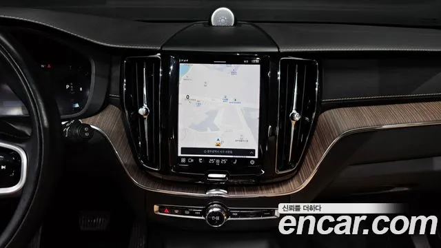 Volvo XC60 2022 — фото 14