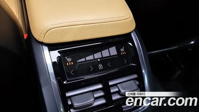 Volvo XC60 2022 — фото 19