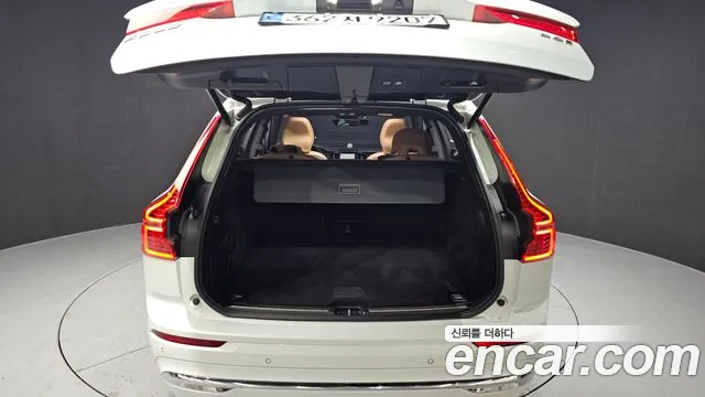 Volvo XC60 2022 — фото 20