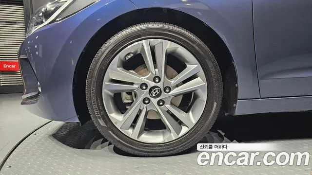 Hyundai AVANTE 2017 — фото 5