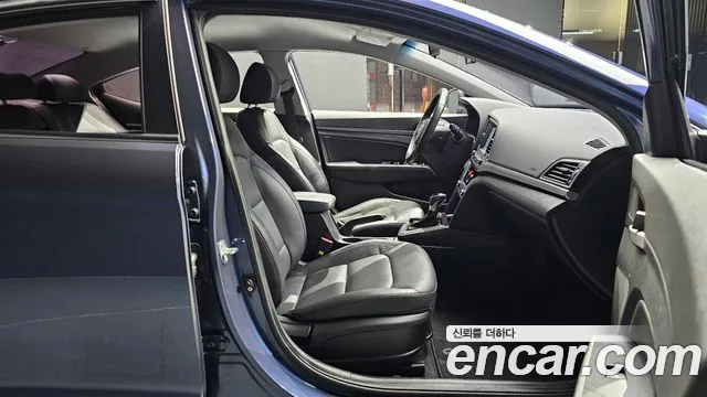 Hyundai AVANTE 2017 — фото 10