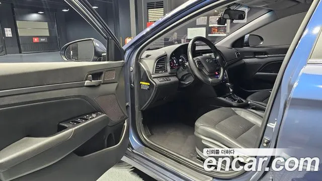 Hyundai AVANTE 2017 — фото 11
