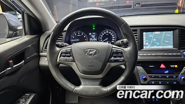 Hyundai AVANTE 2017 — фото 13