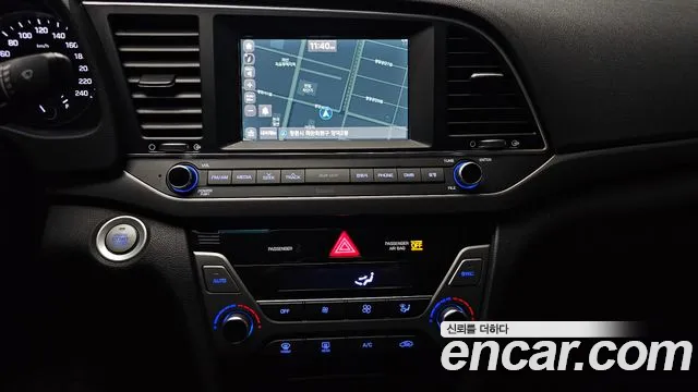 Hyundai AVANTE 2017 — фото 14