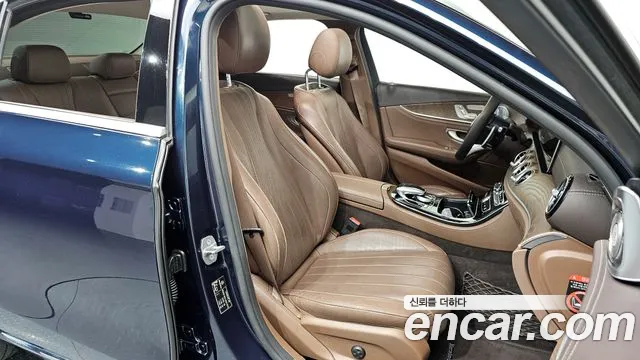 Mercedes-Benz E-Class 2018 — фото 10