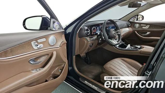 Mercedes-Benz E-Class 2018 — фото 11