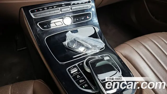 Mercedes-Benz E-Class 2018 — фото 17