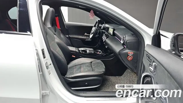 Mercedes-Benz A-Class 2023 — фото 10
