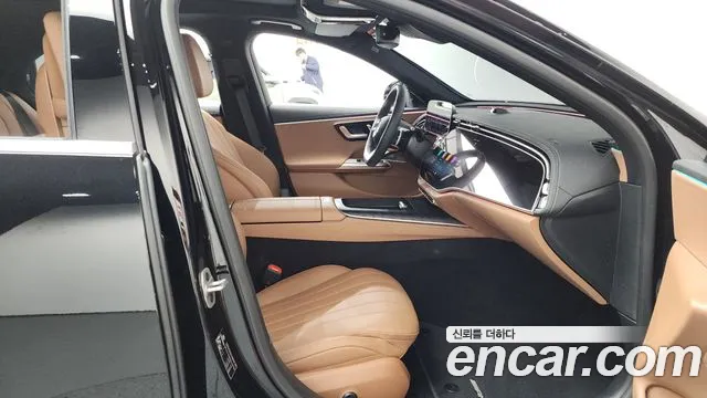 Mercedes-Benz E-Class 2025 — фото 11