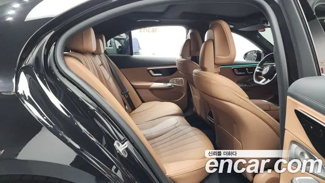 Mercedes-Benz E-Class 2025 — фото 12