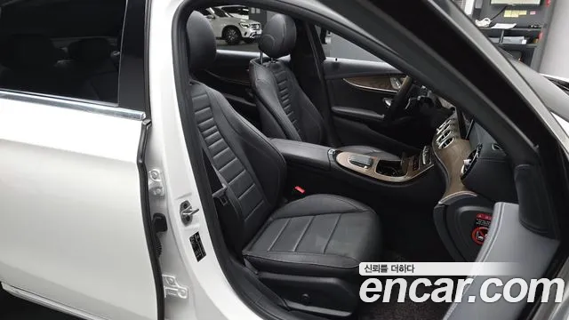 Mercedes-Benz E-Class 2021 — фото 12