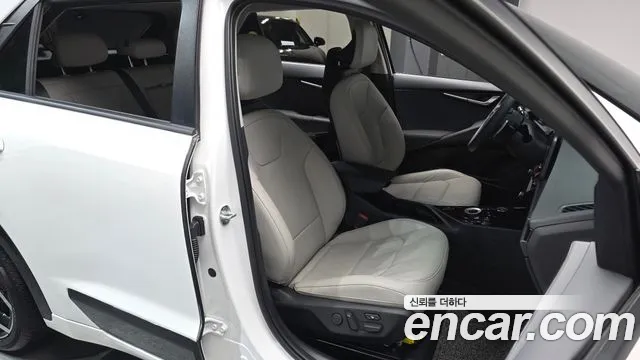 Kia Niro 2022 — фото 11