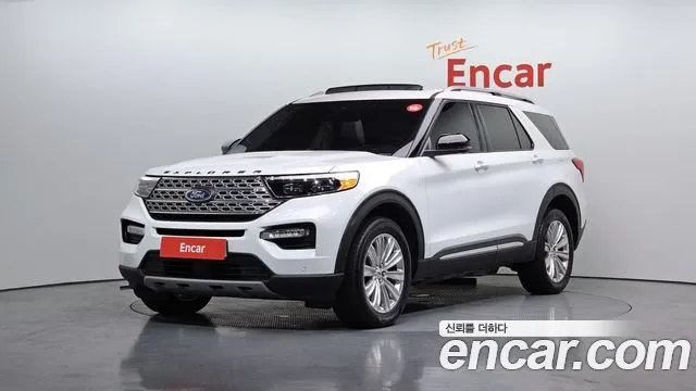 Ford Explorer 2022 — фото 1