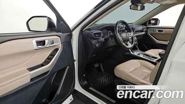 Ford Explorer 2022 — фото 11
