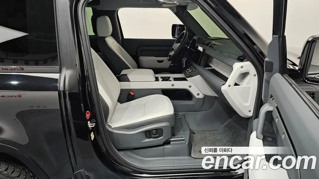Land Rover Defender 2025 — фото 11