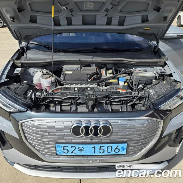 Audi Q4 e-tron 2023 — фото 20