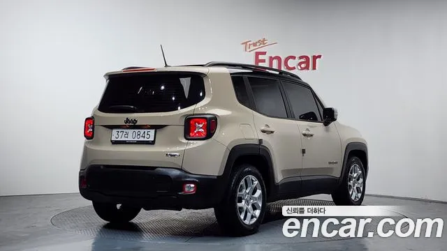 Jeep Renegade 2016 — фото 2