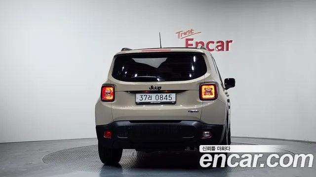 Jeep Renegade 2016 — фото 4