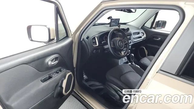 Jeep Renegade 2016 — фото 10