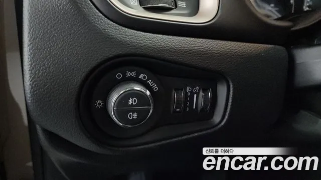 Jeep Renegade 2016 — фото 14