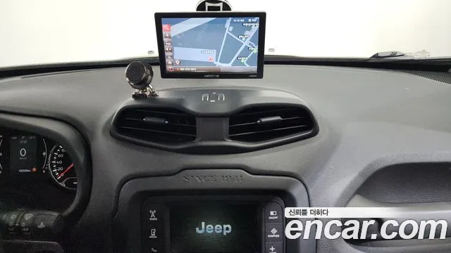 Jeep Renegade 2016 — фото 15